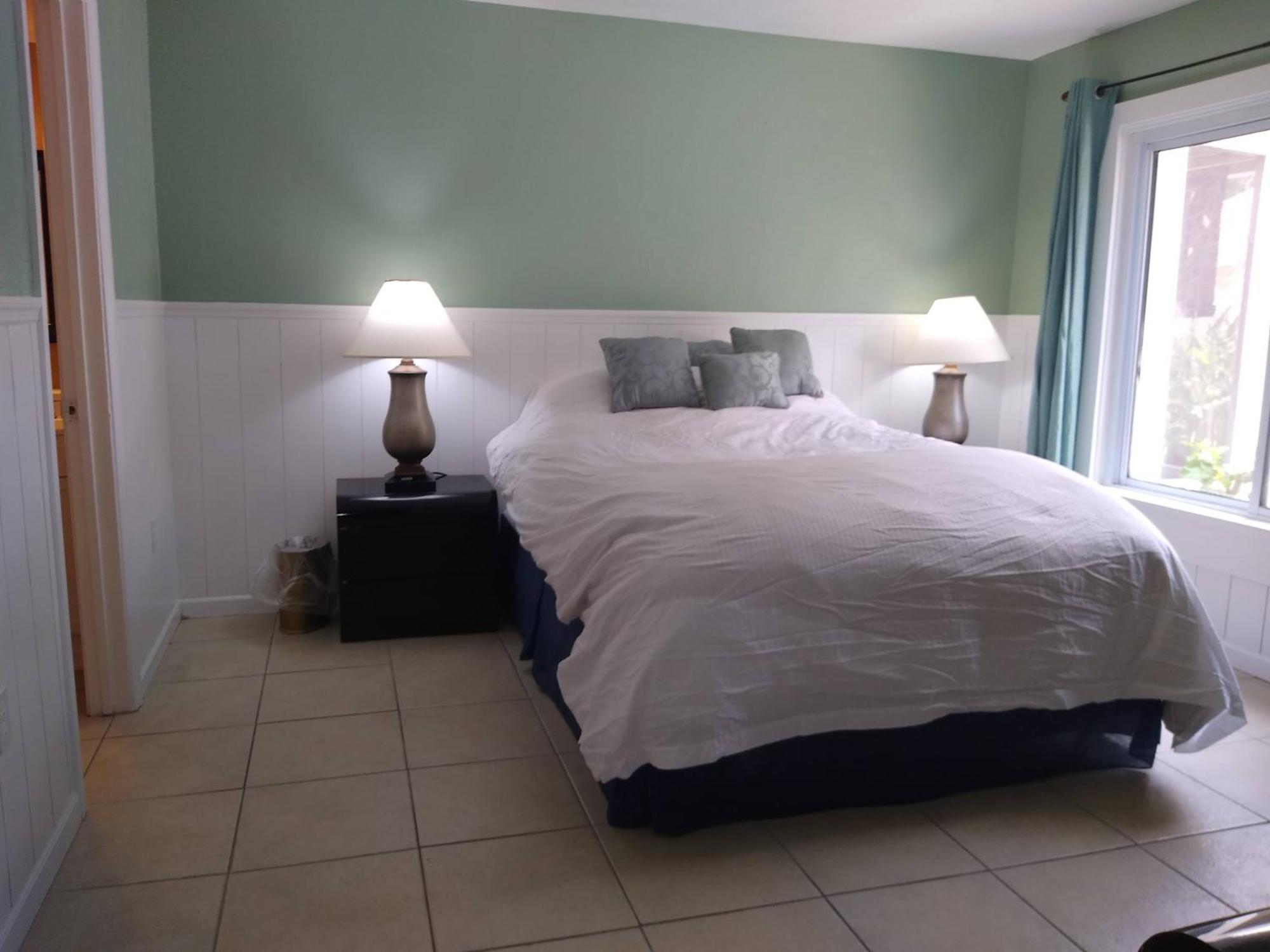 Affordable Two Bedroom Tropical Condo - Private Beach, Pools, Hot Tub Сент-Питерсберг Экстерьер фото