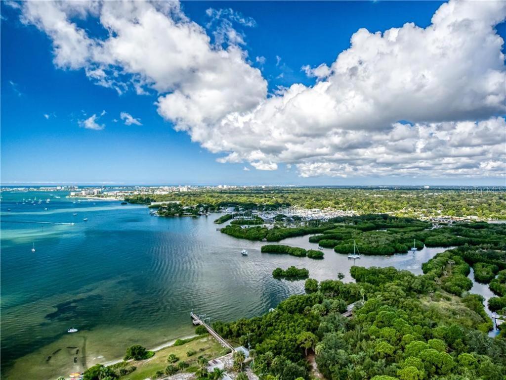 Affordable Two Bedroom Tropical Condo - Private Beach, Pools, Hot Tub Сент-Питерсберг Экстерьер фото