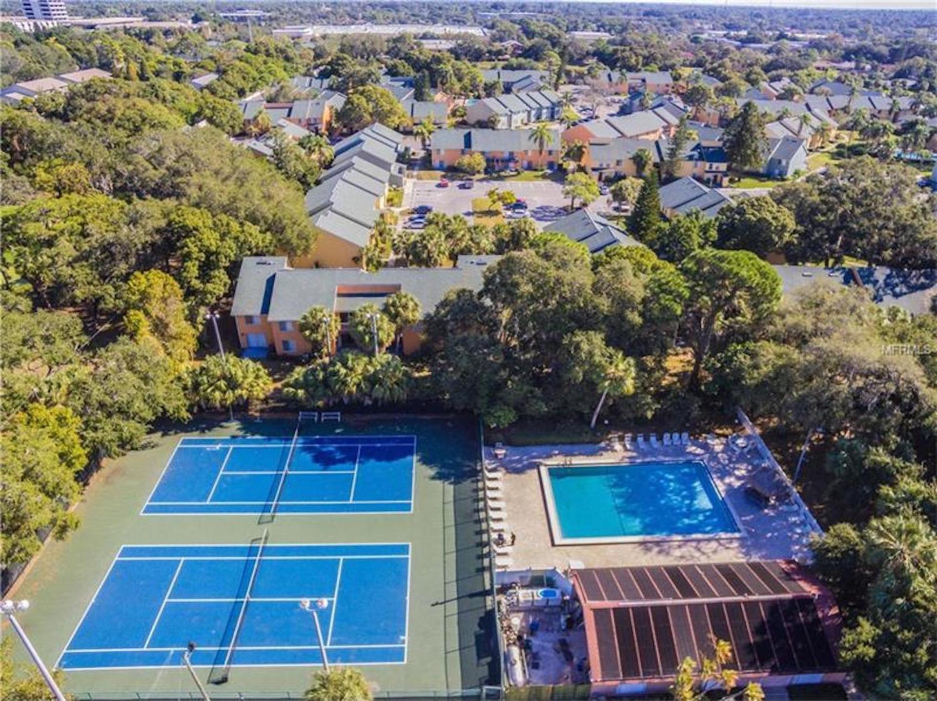 Affordable Two Bedroom Tropical Condo - Private Beach, Pools, Hot Tub Сент-Питерсберг Экстерьер фото