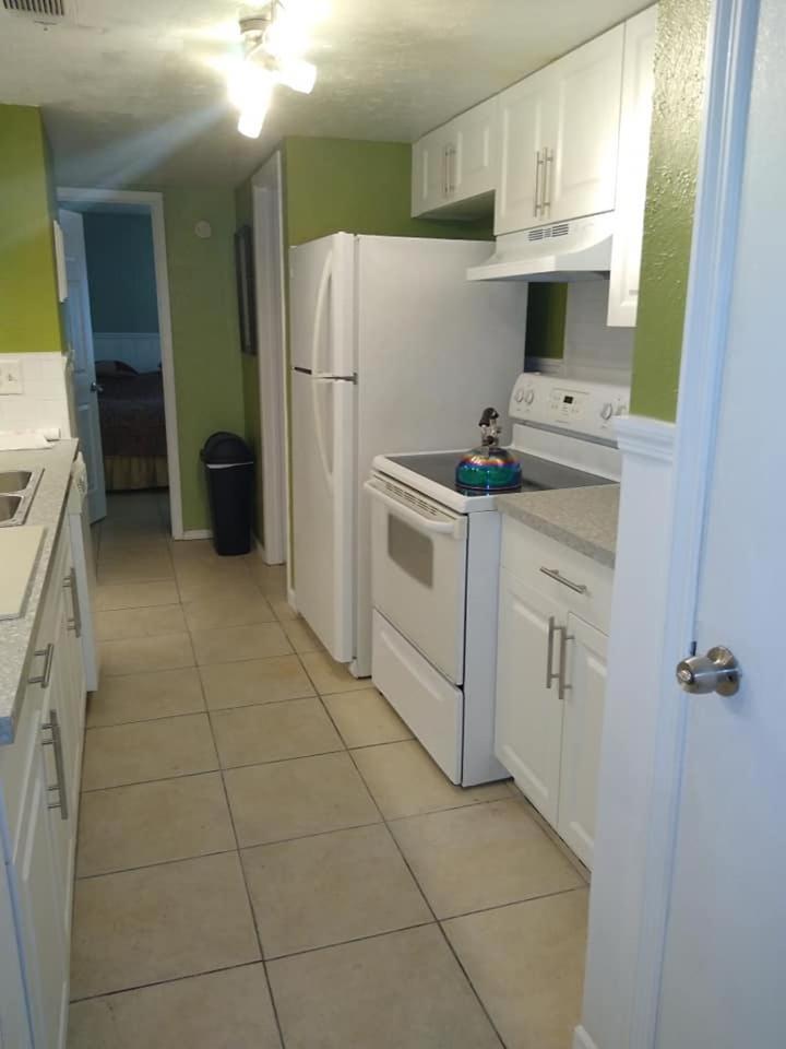 Affordable Two Bedroom Tropical Condo - Private Beach, Pools, Hot Tub Сент-Питерсберг Экстерьер фото
